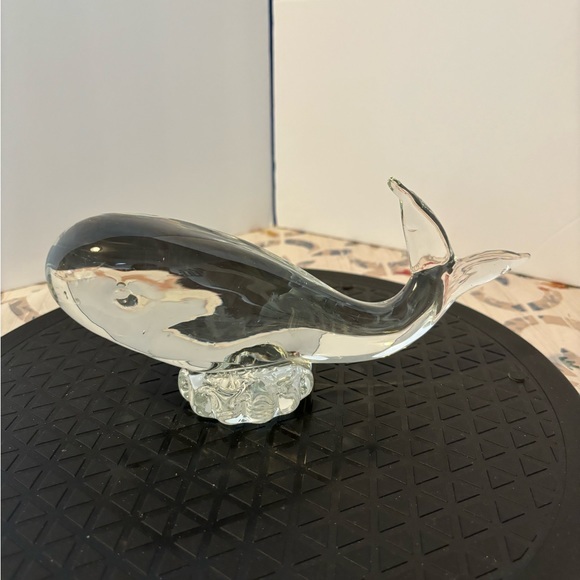 Beautiful Blown Glass Whale - Picture 1 of 8